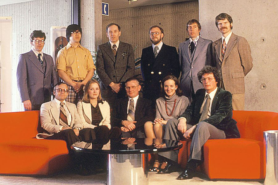 Nancy Cutler (bottom right), as a meteorologist BSc course instructor in Toronto, 1979 (CMOS-SCMO Archives)